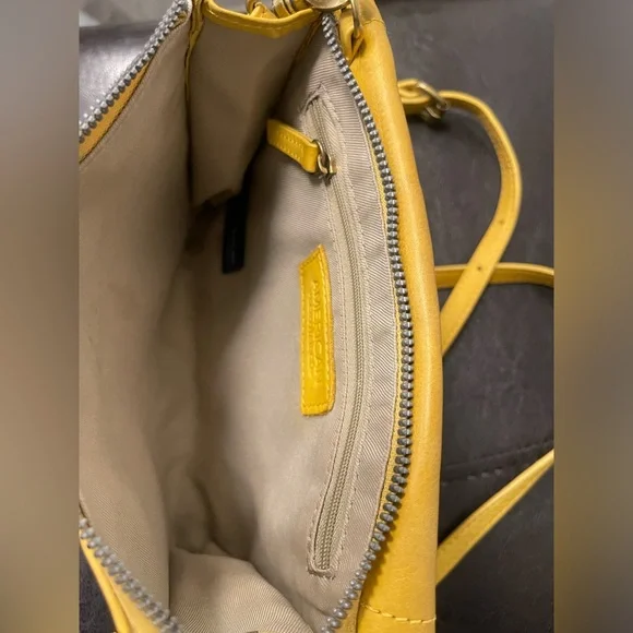 AMERICAN LEATHER Linden Lemon Curry Yellow Leather Crossbody Wallet Organizer.‎ - Picture 7 of 10